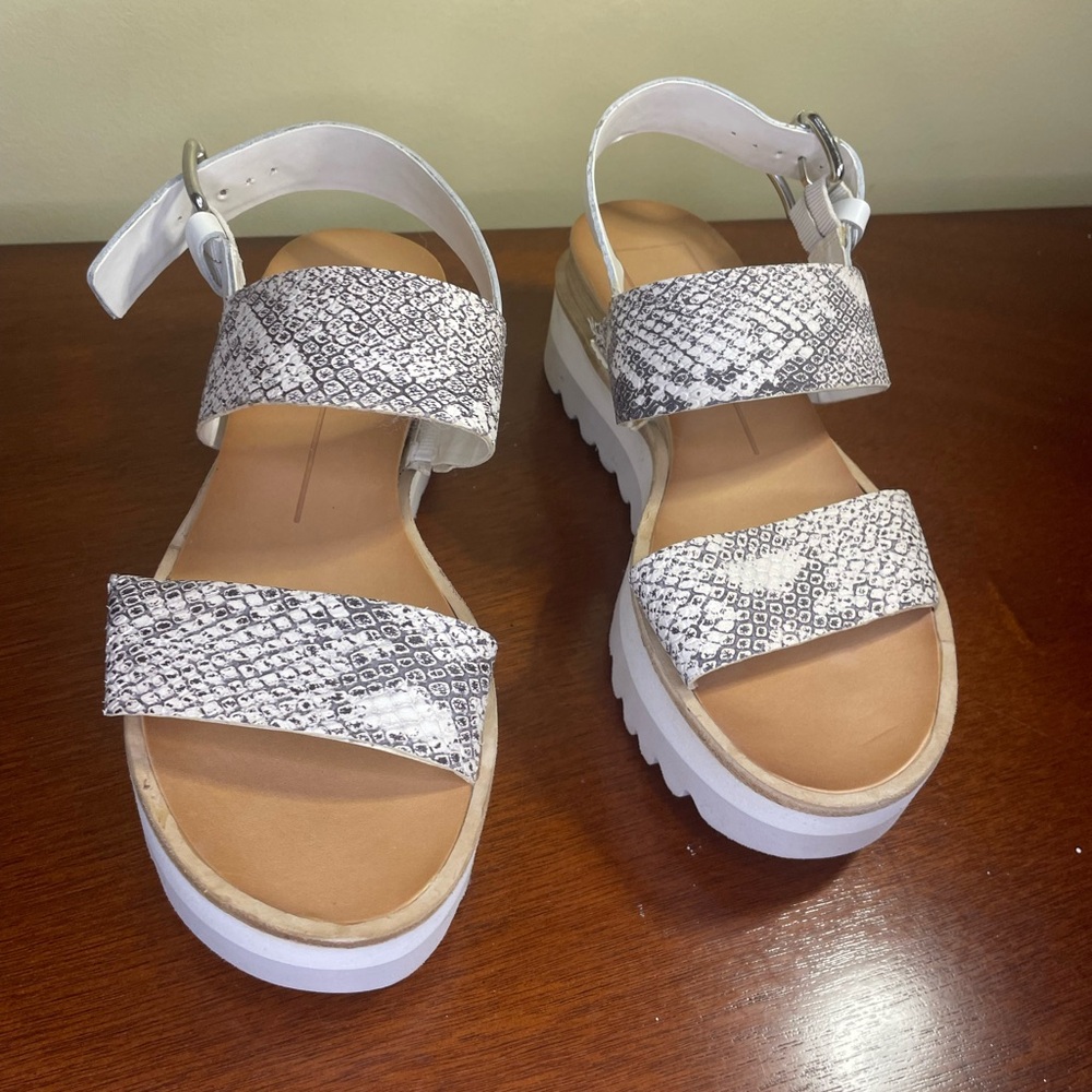 Dolce Vita Moxie Platform Sandal Stone Snake Print size 6.5